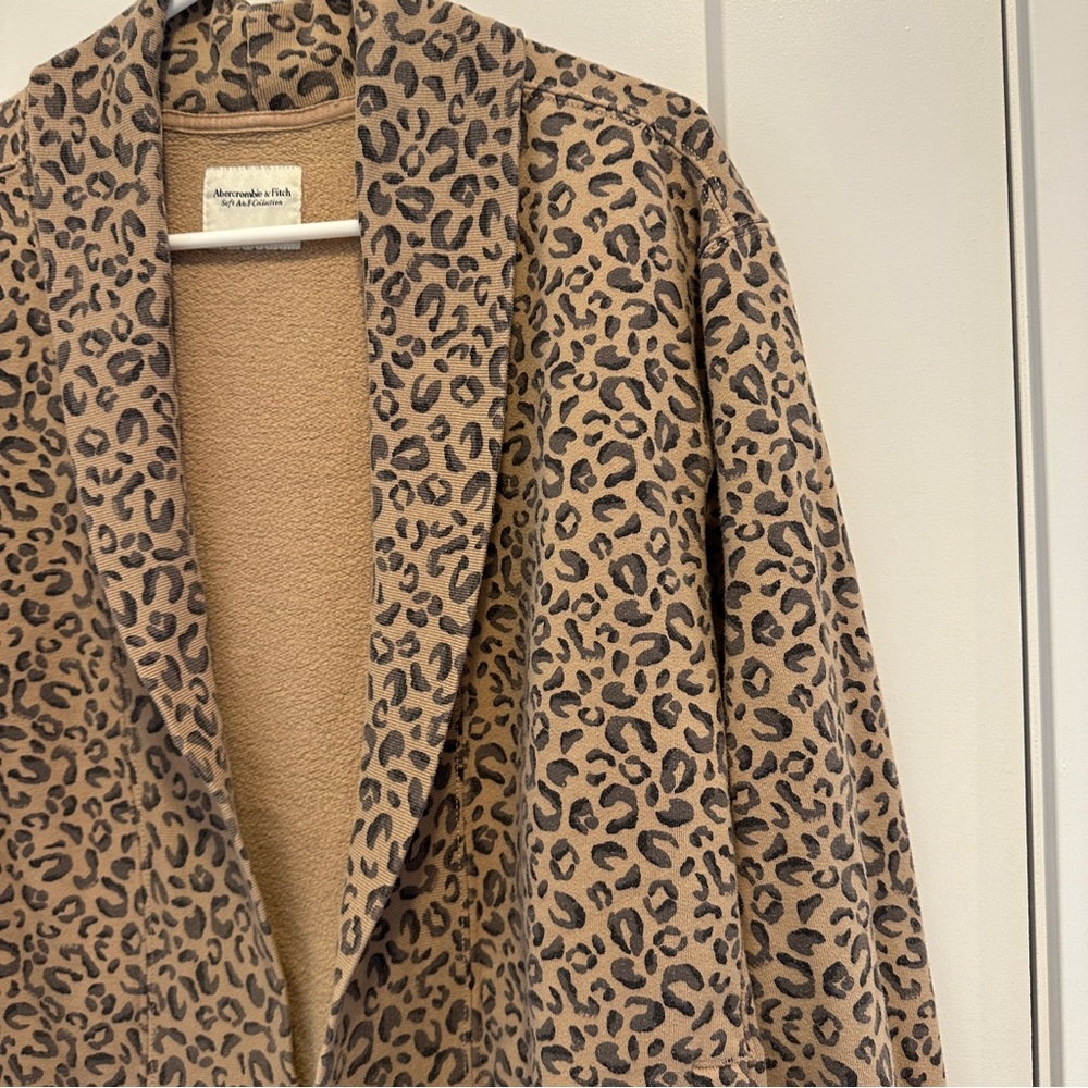 Abercrombie & Fitch Leopard Print Sweater Cardigan Size Small Women’s - Picture 7 of 12